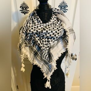 Classic Kufiya . Scarf black white